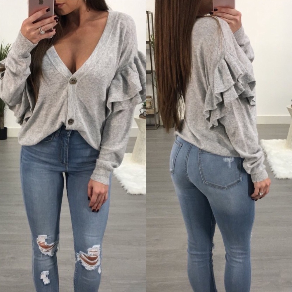 ⚠️Closeout! Addison flounce sleeve top!